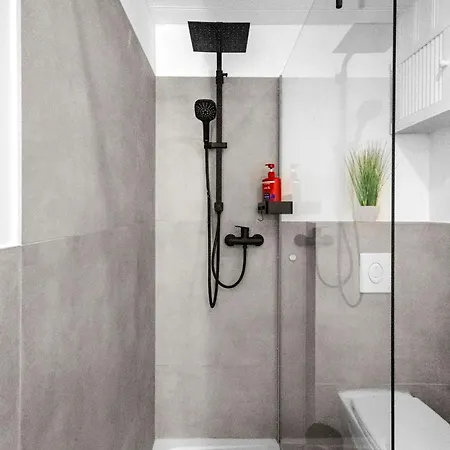Moderne Bis Zu 6 Personen - Central- Free Parking - 3 Bedrooms - Netflix - Smart Apartmán *