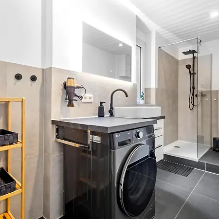 Moderne Bis Zu 6 Personen - Central- Free Parking - 3 Bedrooms - Netflix - Smart Apartmán