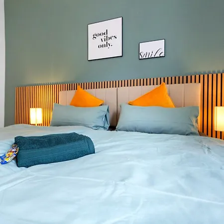 Moderne Bis Zu 6 Personen - Central- Free Parking - 3 Bedrooms - Netflix - Smart