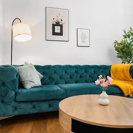 Moderne Bis Zu 6 Personen - Central- Free Parking - 3 Bedrooms - Netflix - Smart Apartmán *