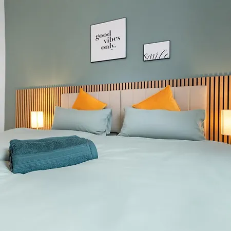 Moderne Bis Zu 6 Personen - Central- Free Parking - 3 Bedrooms - Netflix - Smart *