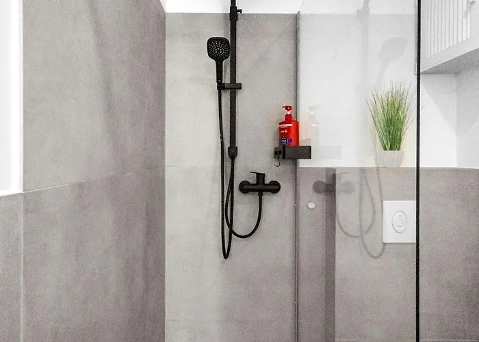 Moderne Bis Zu 6 Personen - Central- Free Parking - 3 Bedrooms - Netflix - Smart Διαμέρισμα *